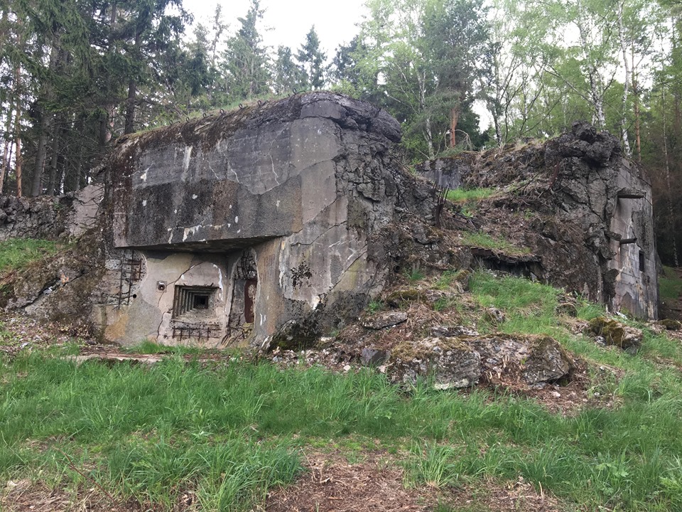 Pěchotní srub Hrobka na Náchodsku zůstává jako válečné memento