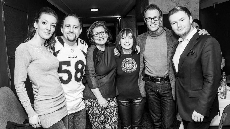 Moderátoři Klubu Evergreen Jan Smigmator a Dasha se setkali v pražské Lucerně s legendárními The Manhattan Transfer