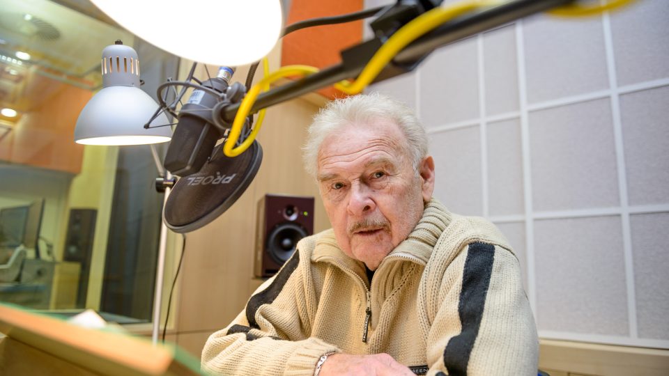 Luděk Munzar ve studiu při natáčení pořadu Okouzlení slovem | foto: Khalil Baalbaki, Český rozhlas Luděk Munzar ve studiu při natáčení pořadu Okouzlení slovem