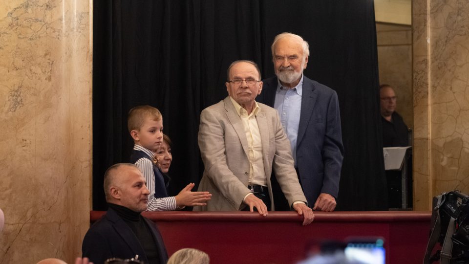 Koncert pro Jaroslava Uhlíře: Jaroslav Uhlíř a Zdeněk Svěrák ve Velkém sále Lucerny | foto: Khalil Baalbaki,  Český rozhlas Koncert pro Jaroslava Uhlíře: Jaroslav Uhlíř a Zdeněk Svěrák ve Velkém sále Lucerny