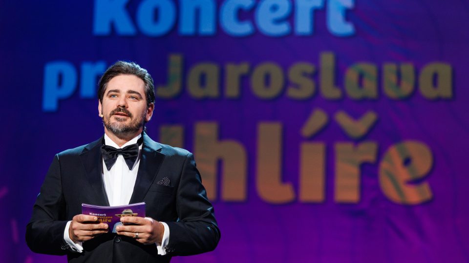 Koncert pro Jaroslava Uhlíře: večerem provázel Vojtěch Kotek | foto: Jiří Šeda,  Český rozhlas Koncert pro Jaroslava Uhlíře: večerem provázel Vojtěch Kotek
