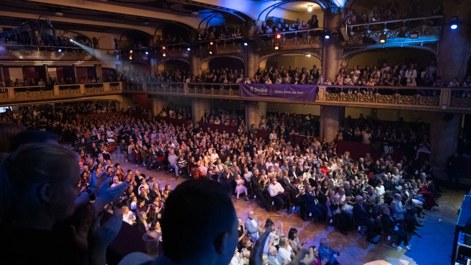 Koncert pro Jaroslava Uhlíře: Velký sál Lucerny | foto: Khalil Baalbaki,  Český rozhlas Koncert pro Jaroslava Uhlíře: Velký sál Lucerny