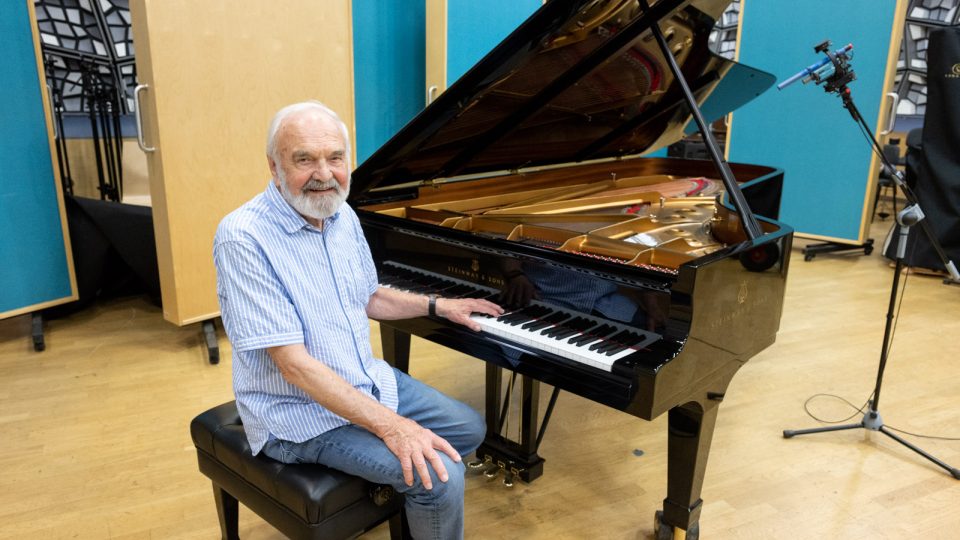 Zdeněk Svěrák při natáčení podcastu Nejisté sezóny | foto: Khalil Baalbaki, Český rozhlas Zdeněk Svěrák při natáčení podcastu Nejisté sezóny