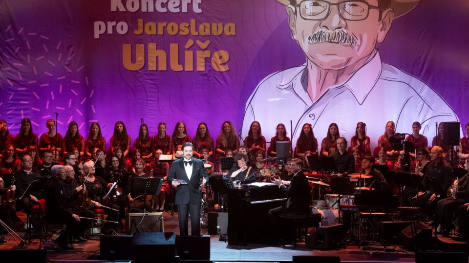 Koncert pro Jaroslava Uhlíře: večerem provázel Vojtěch Kotek | foto: Khalil Baalbaki,  Český rozhlas Koncert pro Jaroslava Uhlíře: večerem provázel Vojtěch Kotek