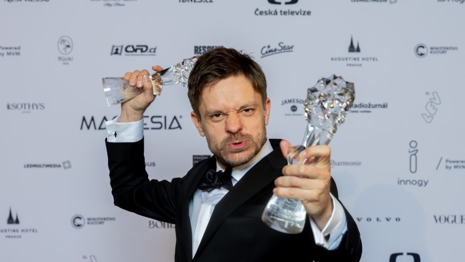 Nejlepší režie / Nejlepší scénář: Jiří Mádl (Vlny)