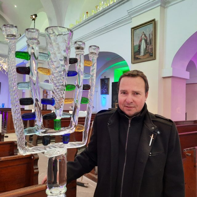 Kurátor výstavy a manažer sklárny Pačinek Glass David Sobotka | foto: Tomáš Mařas,  Český rozhlas