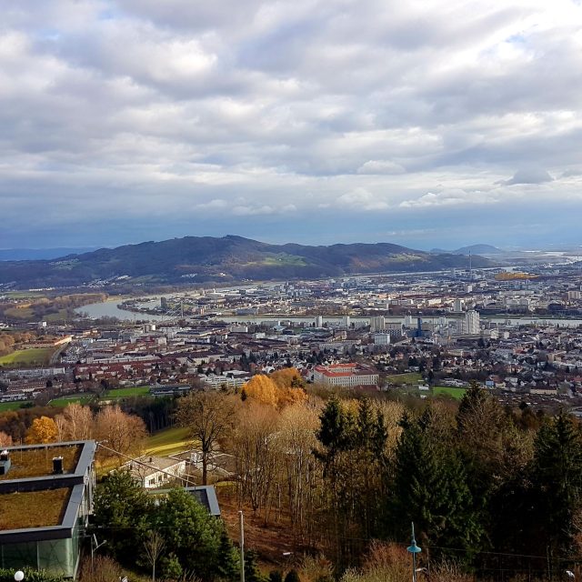 Pohled na rakouský Linz z vrchu Pöstlingeberg | foto: Lukáš Polák,  Český rozhlas