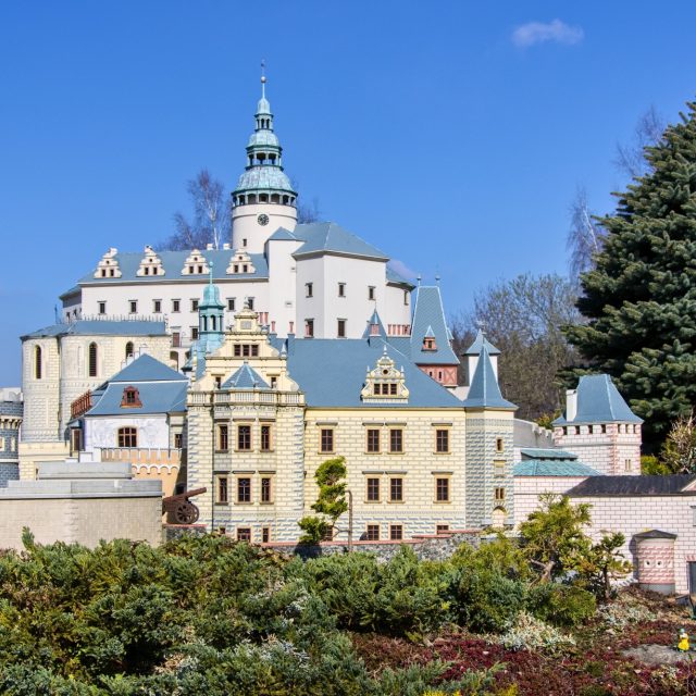 Miniatura hradu a zámku Frýdlant v poměru 1:25 v polském parku miniatur v Kowarech | foto: Jaroslav Hoření,  Český rozhlas