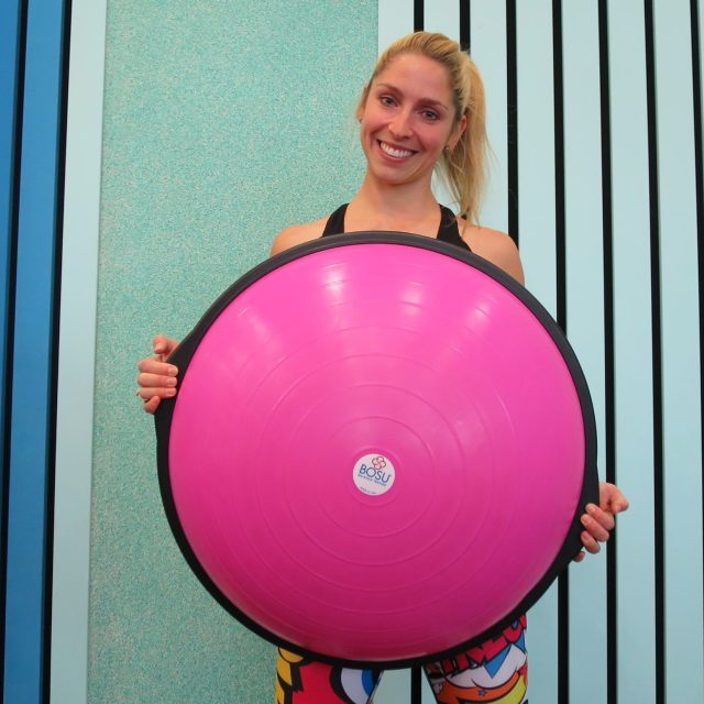 Lucie Hašková Mansfeldová a bosu | foto: Milan Baják,  Český rozhlas