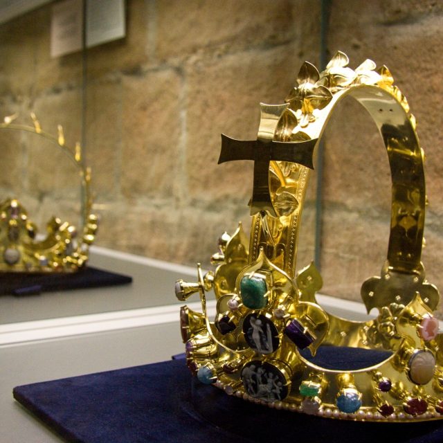 Kopii koruny Karla Velikého vystavuje turnovské muzeum | foto: Jaroslav Hoření,  Český rozhlas