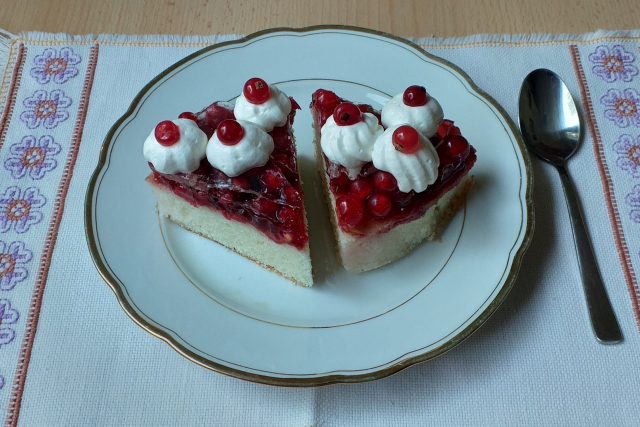 Rybízový koláč s želé a šlehačkou | foto: Stanislava Brádlová,  Český rozhlas