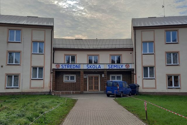 Střední škola v Semilech připravuje budoucí zedníky,  elektrikáře,  truhláře,  tesaře a další řemeslnické obory | foto: Ivana Bernáthová,  Český rozhlas