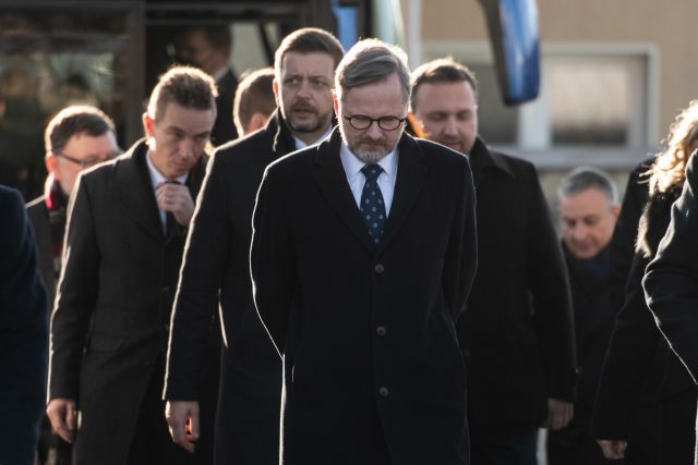 Sahat lidem na peníze je politicky vždy bolestivé | foto: René Volfík,  iROZHLAS.cz